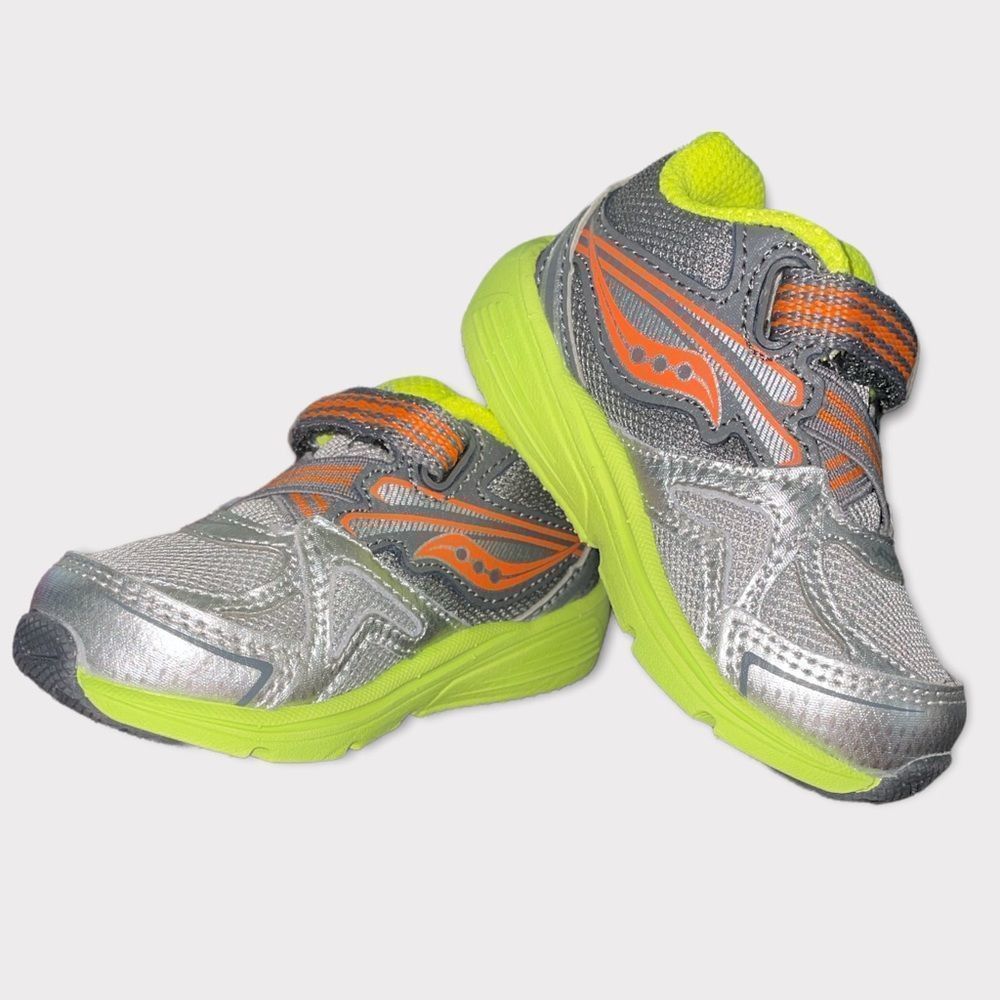 NWOT Saucony  boys baby Ride sneakers size 4.5W leather upper